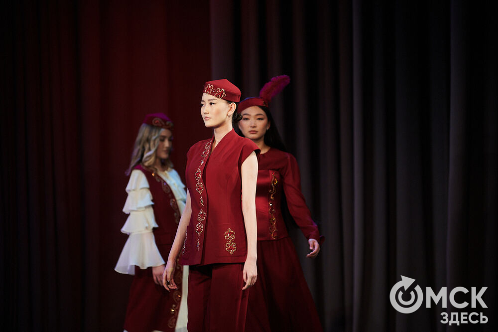 На базе Омского колледжа культуры и искусств стартовал Евразийский конкурс высокой моды национального костюма "Этно-Эрато". Фото: Илья Петров