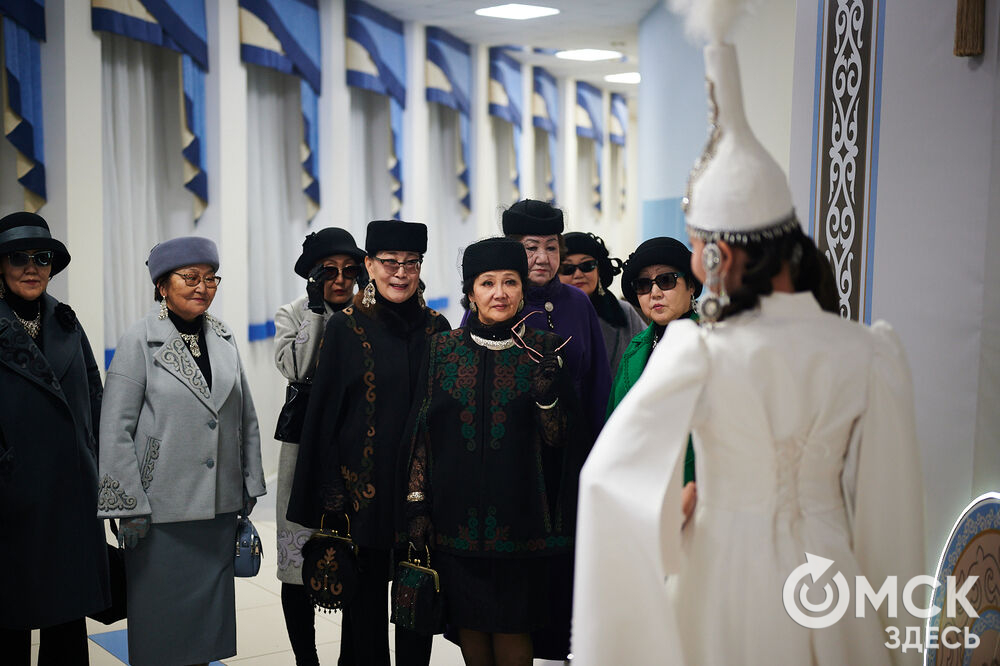 В Омске прошёл XXIV Евразийский конкурс высокой моды национального костюма "Этно-Эрато". Свои коллекции, созданные по традиционным технологиям, представили более 30 дизайнеров из разных регионов страны: от Урала до Хабаровского края, а также республики Казахстан. Фото: Илья Петров