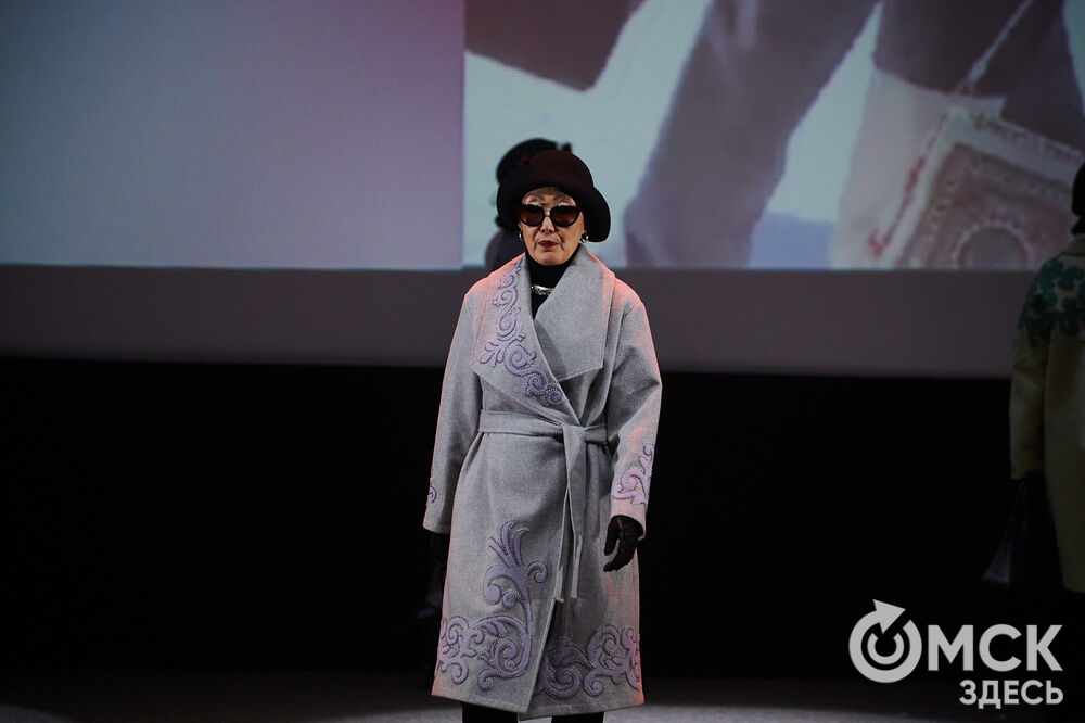В Омске прошёл XXIV Евразийский конкурс высокой моды национального костюма "Этно-Эрато". Свои коллекции, созданные по традиционным технологиям, представили более 30 дизайнеров из разных регионов страны: от Урала до Хабаровского края, а также республики Казахстан. Фото: Илья Петров