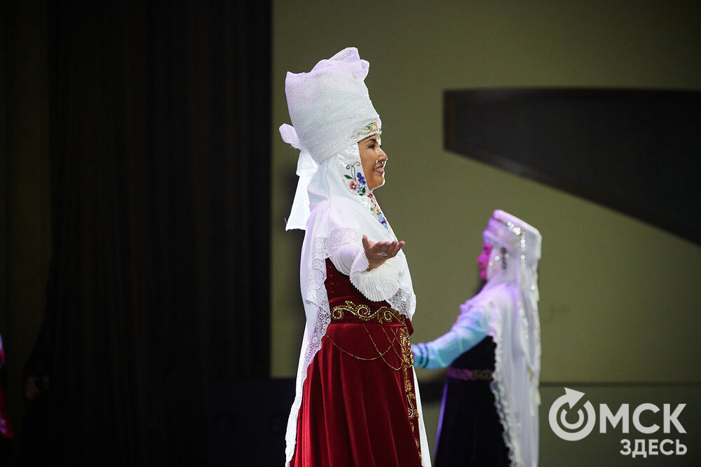 В Омске прошёл XXIV Евразийский конкурс высокой моды национального костюма "Этно-Эрато". Свои коллекции, созданные по традиционным технологиям, представили более 30 дизайнеров из разных регионов страны: от Урала до Хабаровского края, а также республики Казахстан. Фото: Илья Петров