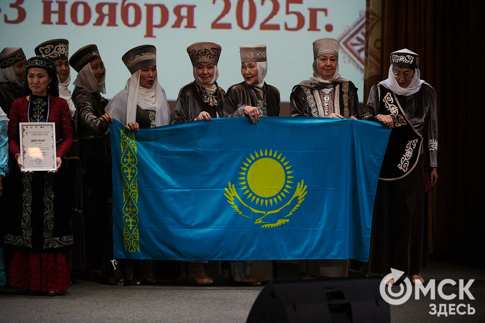 В Омске прошёл XXIV Евразийский конкурс высокой моды национального костюма "Этно-Эрато". Свои коллекции, созданные по традиционным технологиям, представили более 30 дизайнеров из разных регионов страны: от Урала до Хабаровского края, а также республики Казахстан. Фото: Илья Петров