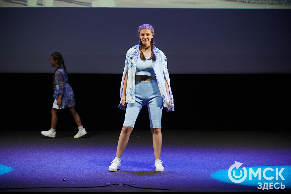 В Омске прошёл XXIV Евразийский конкурс высокой моды национального костюма "Этно-Эрато". Свои коллекции, созданные по традиционным технологиям, представили более 30 дизайнеров из разных регионов страны: от Урала до Хабаровского края, а также республики Казахстан. Фото: Илья Петров