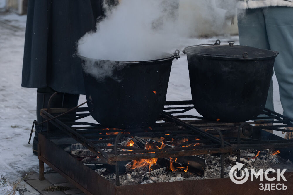 На площади Омской крепости состоялся интерактивный квест, включающий 13 военно-исторических площадок: стрелецкую, пушкарскую, лучную, доспешную, фехтование и другие. Фото: Елизавета Медведева