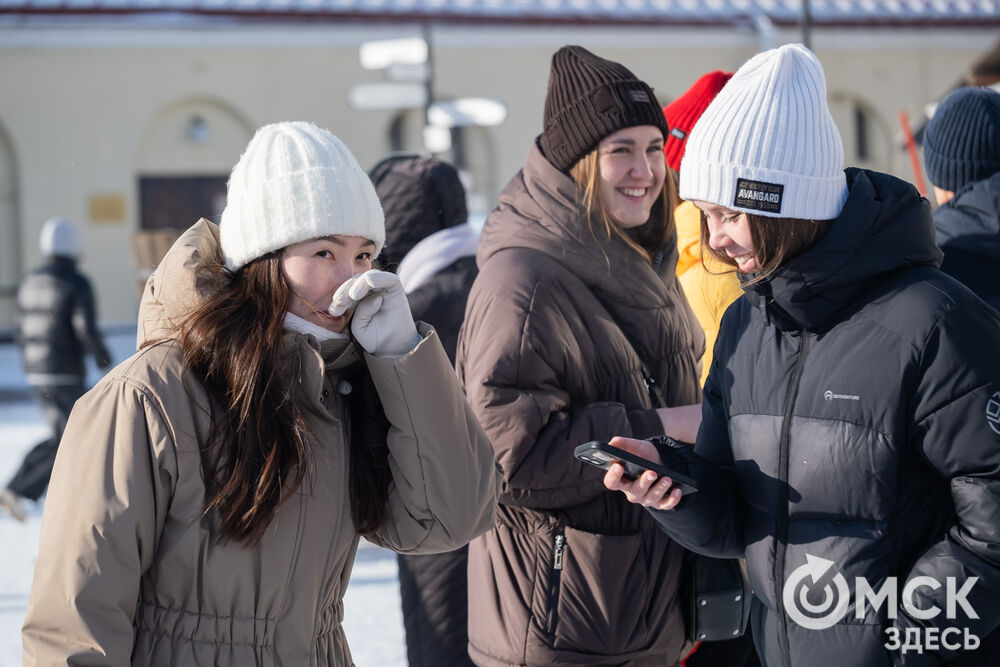 На площади Омской крепости состоялся интерактивный квест, включающий 13 военно-исторических площадок: стрелецкую, пушкарскую, лучную, доспешную, фехтование и другие. Фото: Елизавета Медведева
