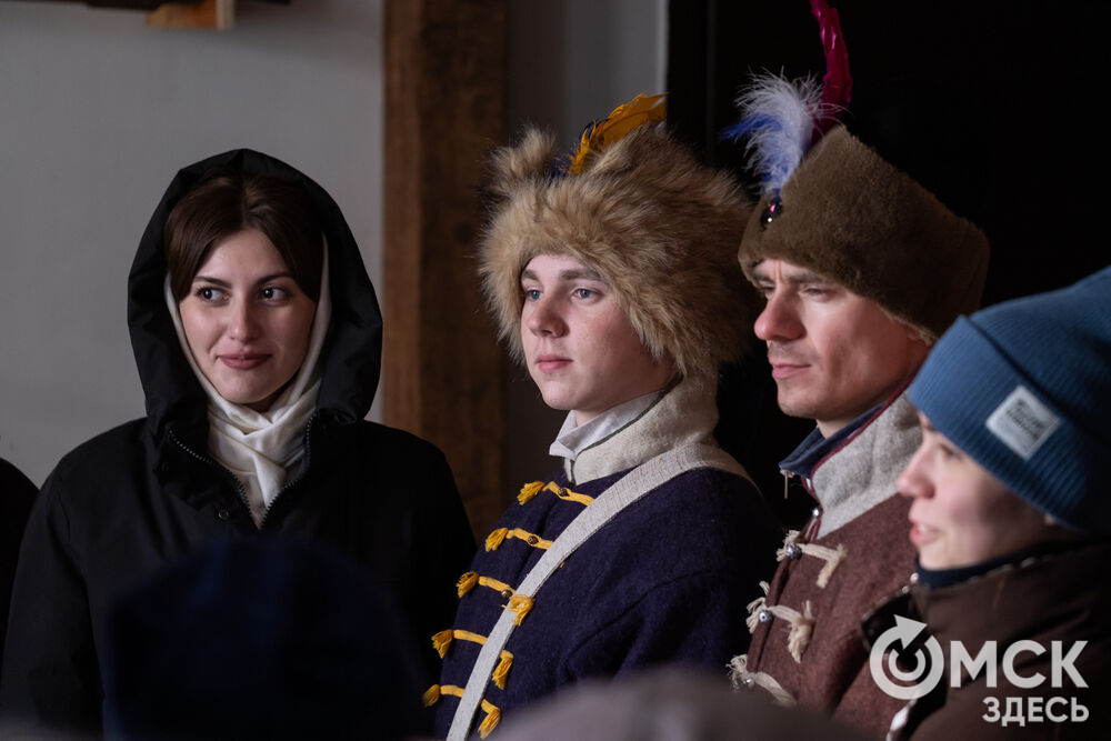 На площади Омской крепости состоялся интерактивный квест, включающий 13 военно-исторических площадок: стрелецкую, пушкарскую, лучную, доспешную, фехтование и другие. Фото: Елизавета Медведева