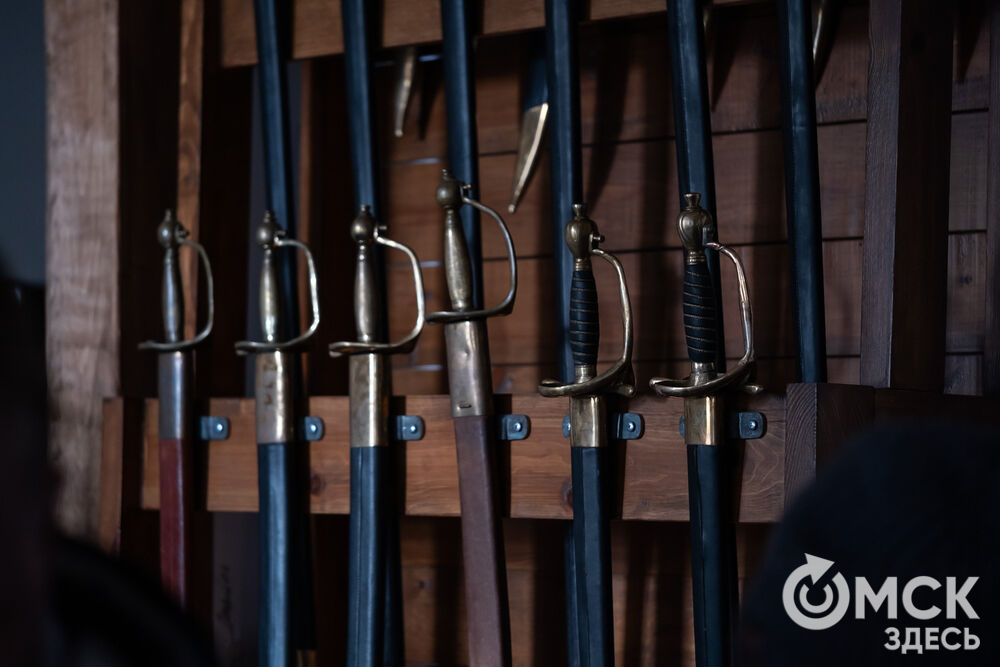 На площади Омской крепости состоялся интерактивный квест, включающий 13 военно-исторических площадок: стрелецкую, пушкарскую, лучную, доспешную, фехтование и другие. Фото: Елизавета Медведева