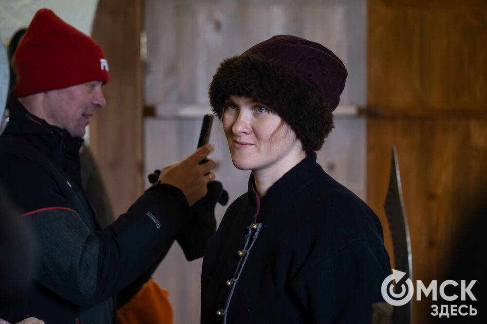 На площади Омской крепости состоялся интерактивный квест, включающий 13 военно-исторических площадок: стрелецкую, пушкарскую, лучную, доспешную, фехтование и другие. Фото: Елизавета Медведева