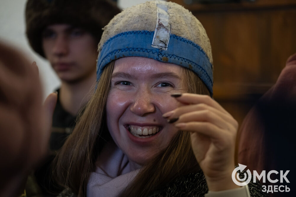 На площади Омской крепости состоялся интерактивный квест, включающий 13 военно-исторических площадок: стрелецкую, пушкарскую, лучную, доспешную, фехтование и другие. Фото: Елизавета Медведева