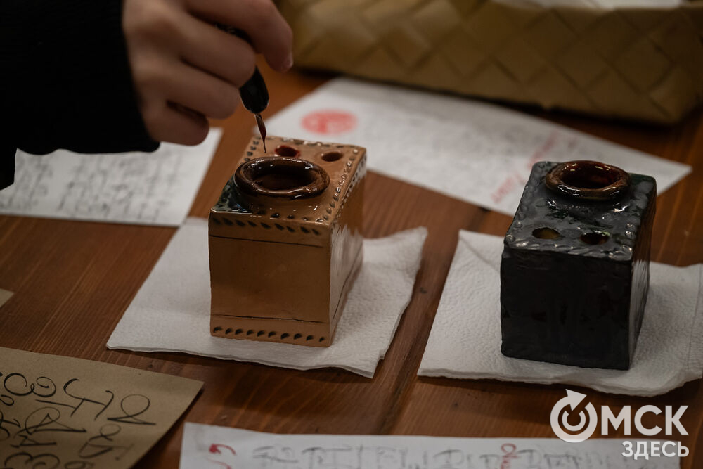 На площади Омской крепости состоялся интерактивный квест, включающий 13 военно-исторических площадок: стрелецкую, пушкарскую, лучную, доспешную, фехтование и другие. Фото: Елизавета Медведева