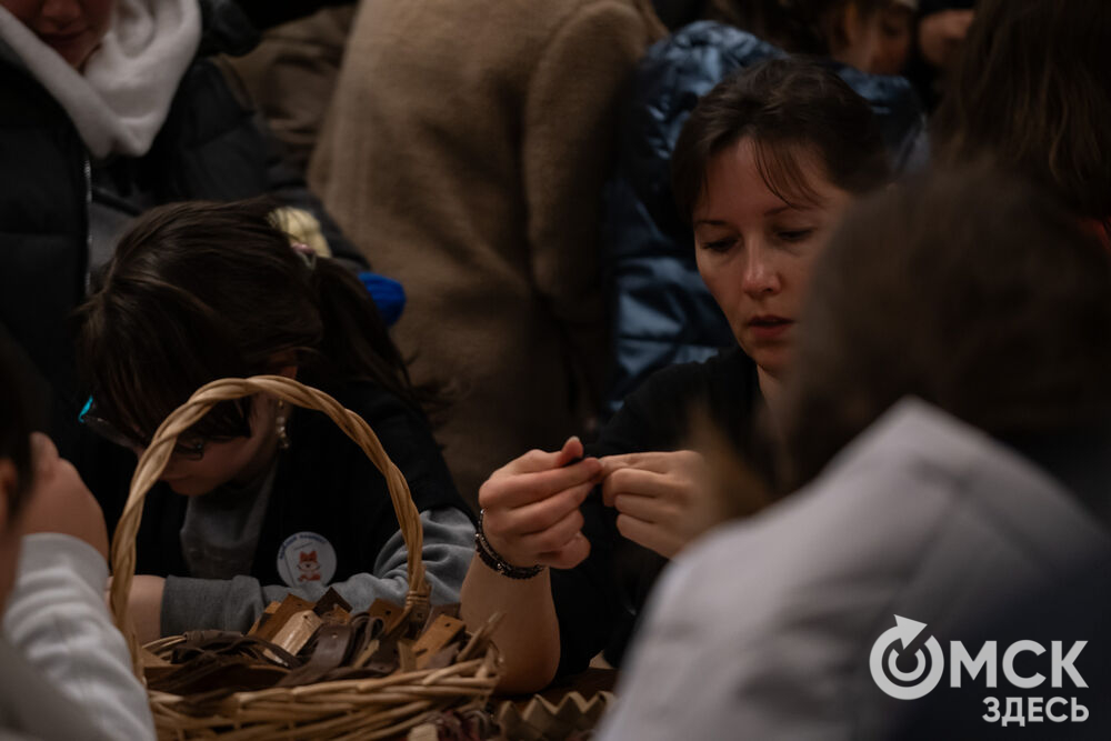 На площади Омской крепости состоялся интерактивный квест, включающий 13 военно-исторических площадок: стрелецкую, пушкарскую, лучную, доспешную, фехтование и другие. Фото: Елизавета Медведева