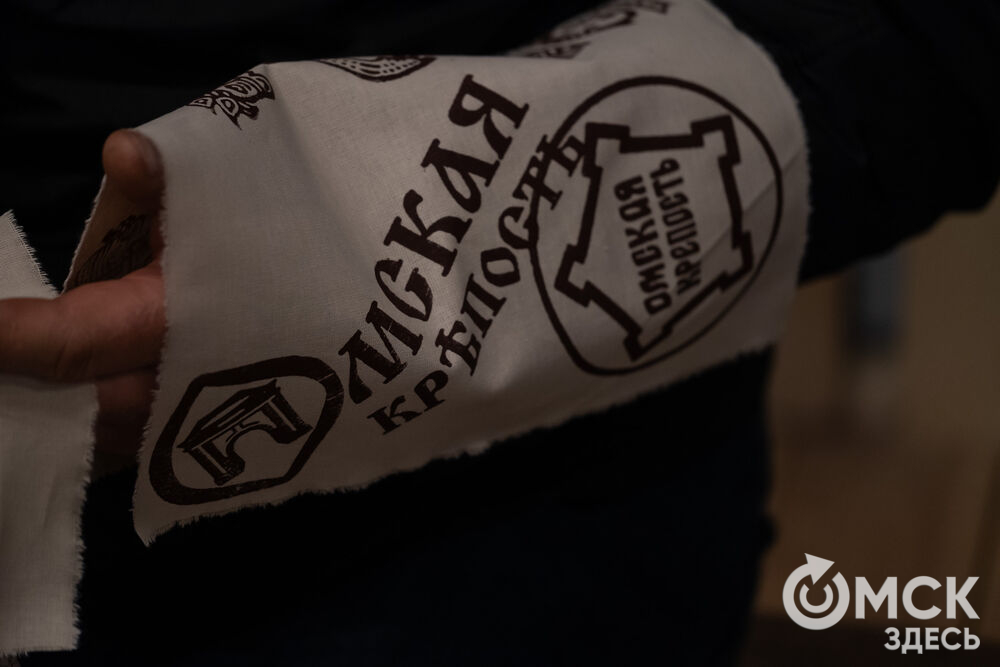 На площади Омской крепости состоялся интерактивный квест, включающий 13 военно-исторических площадок: стрелецкую, пушкарскую, лучную, доспешную, фехтование и другие. Фото: Елизавета Медведева