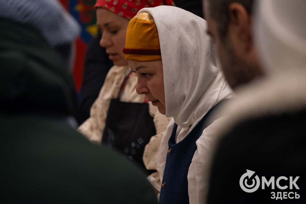 На площади Омской крепости состоялся интерактивный квест, включающий 13 военно-исторических площадок: стрелецкую, пушкарскую, лучную, доспешную, фехтование и другие. Фото: Елизавета Медведева