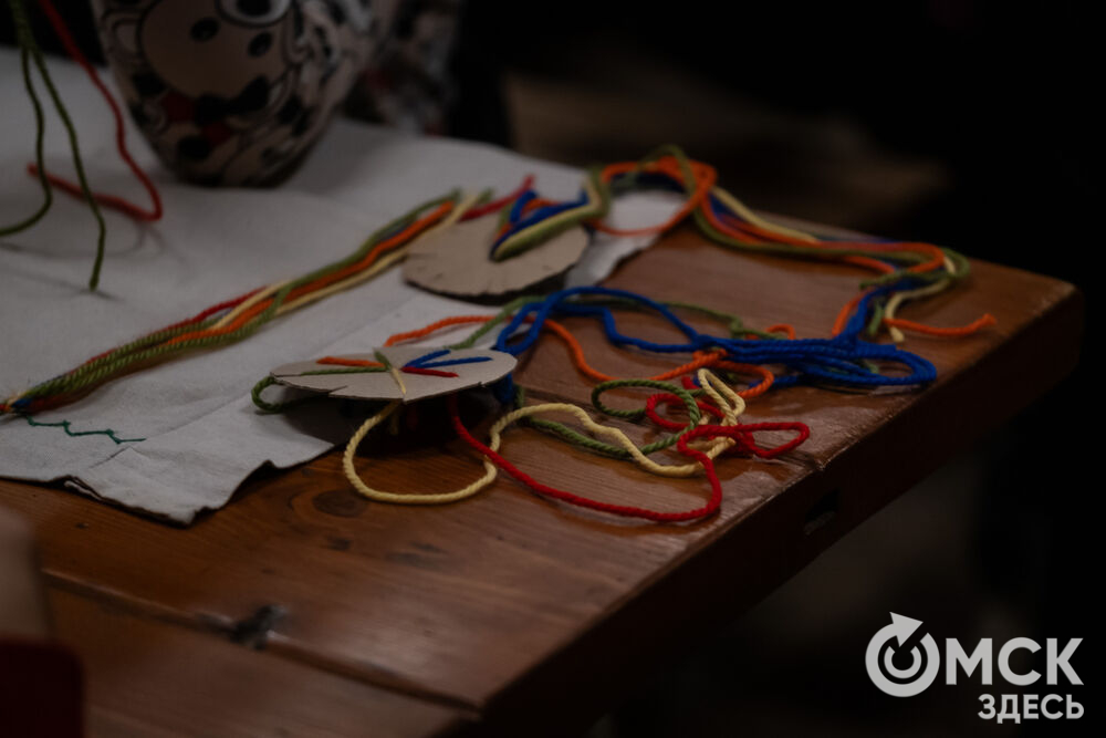 На площади Омской крепости состоялся интерактивный квест, включающий 13 военно-исторических площадок: стрелецкую, пушкарскую, лучную, доспешную, фехтование и другие. Фото: Елизавета Медведева