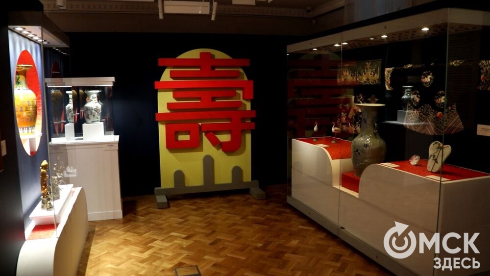 Центральным событием Дней Эрмитажа в Омске стало открытие выставки "Пять символов счастья. Благопожелания в китайском искусстве XVII–XX веков".