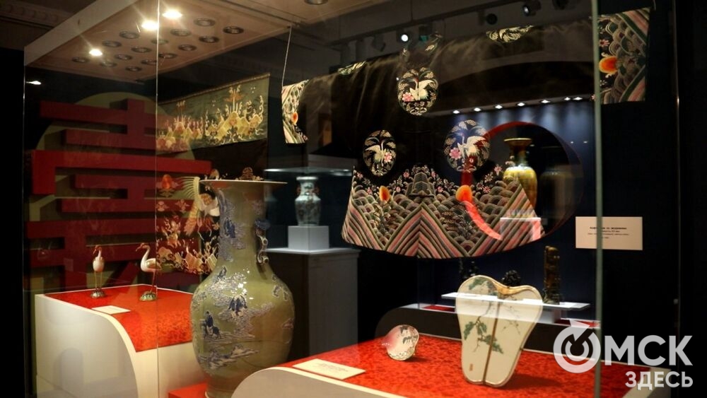 Центральным событием Дней Эрмитажа в Омске стало открытие выставки "Пять символов счастья. Благопожелания в китайском искусстве XVII–XX веков".