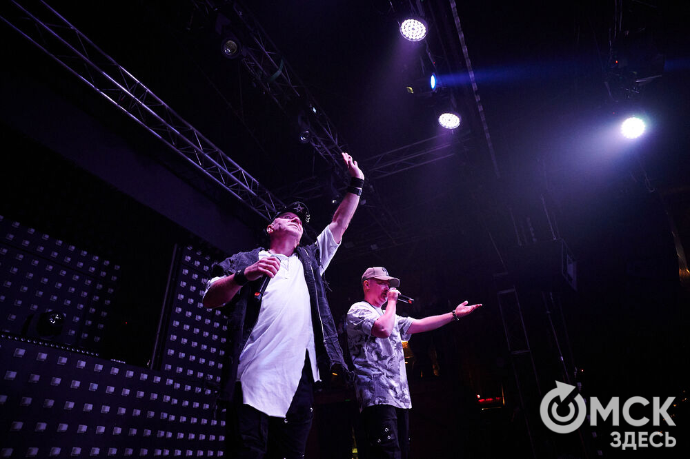 В Омске выступила культовая группа нулевых - "Фактор 2". Фото: Илья Петров