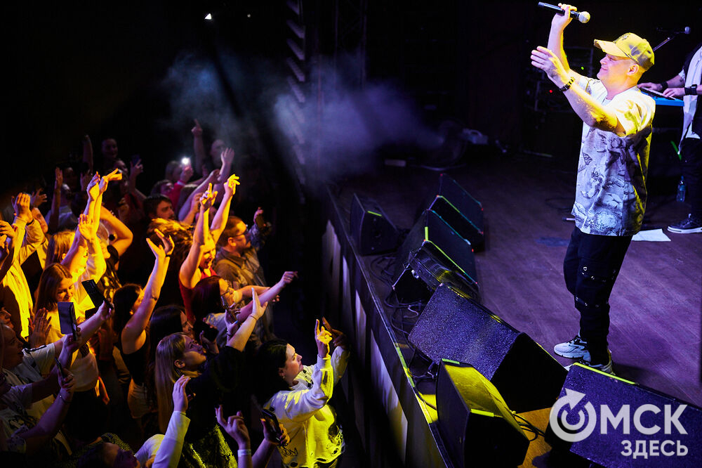 В Омске выступила культовая группа нулевых - "Фактор 2". Фото: Илья Петров