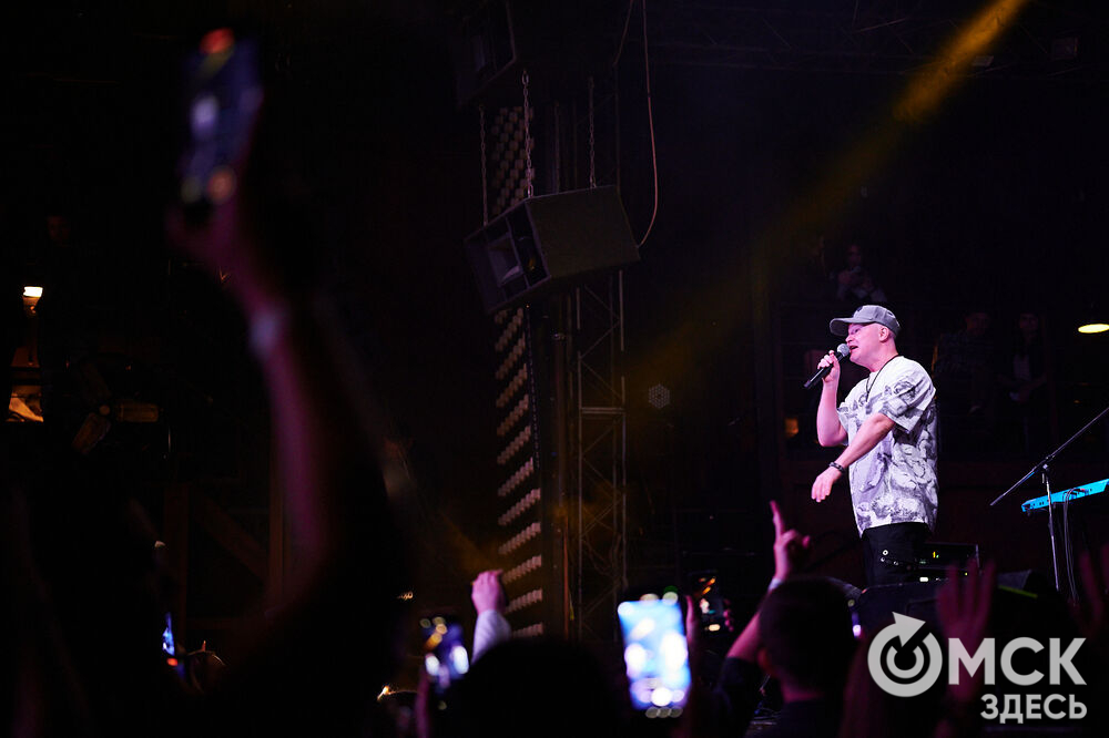В Омске выступила культовая группа нулевых - "Фактор 2". Фото: Илья Петров