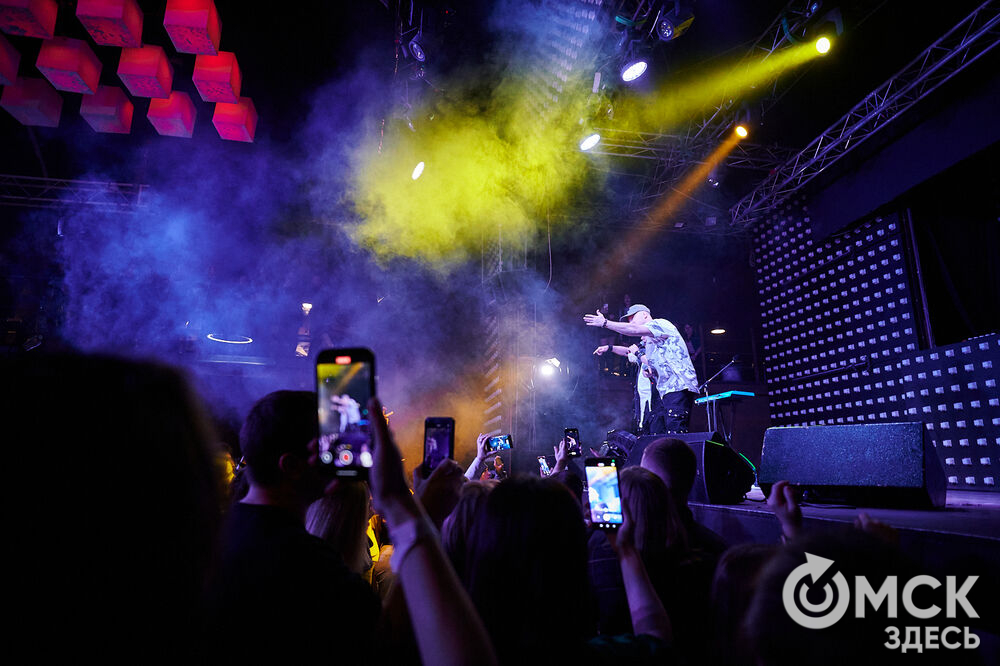 В Омске выступила культовая группа нулевых - "Фактор 2". Фото: Илья Петров