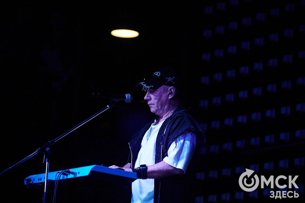 В Омске выступила культовая группа нулевых - "Фактор 2". Фото: Илья Петров
