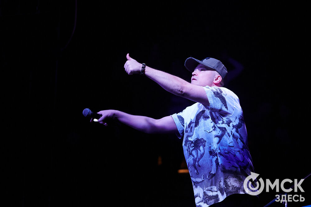 В Омске выступила культовая группа нулевых - "Фактор 2". Фото: Илья Петров