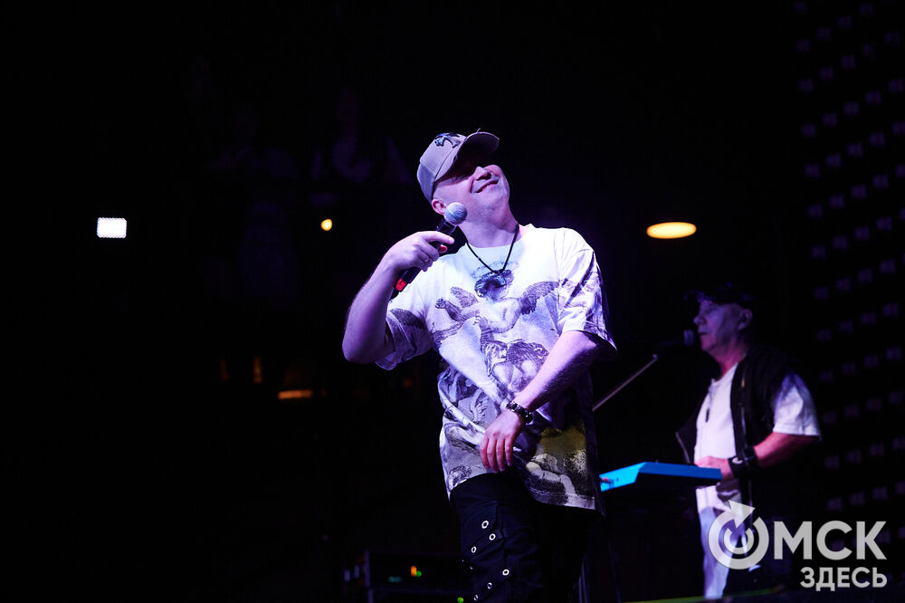 В Омске выступила культовая группа нулевых - "Фактор 2". Фото: Илья Петров