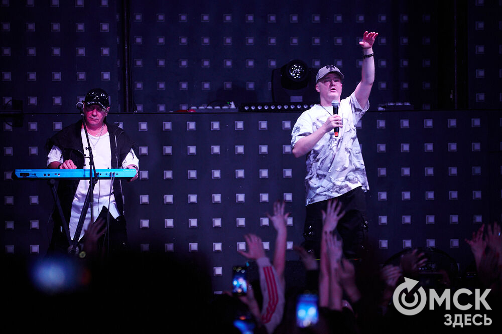 В Омске выступила культовая группа нулевых - "Фактор 2". Фото: Илья Петров