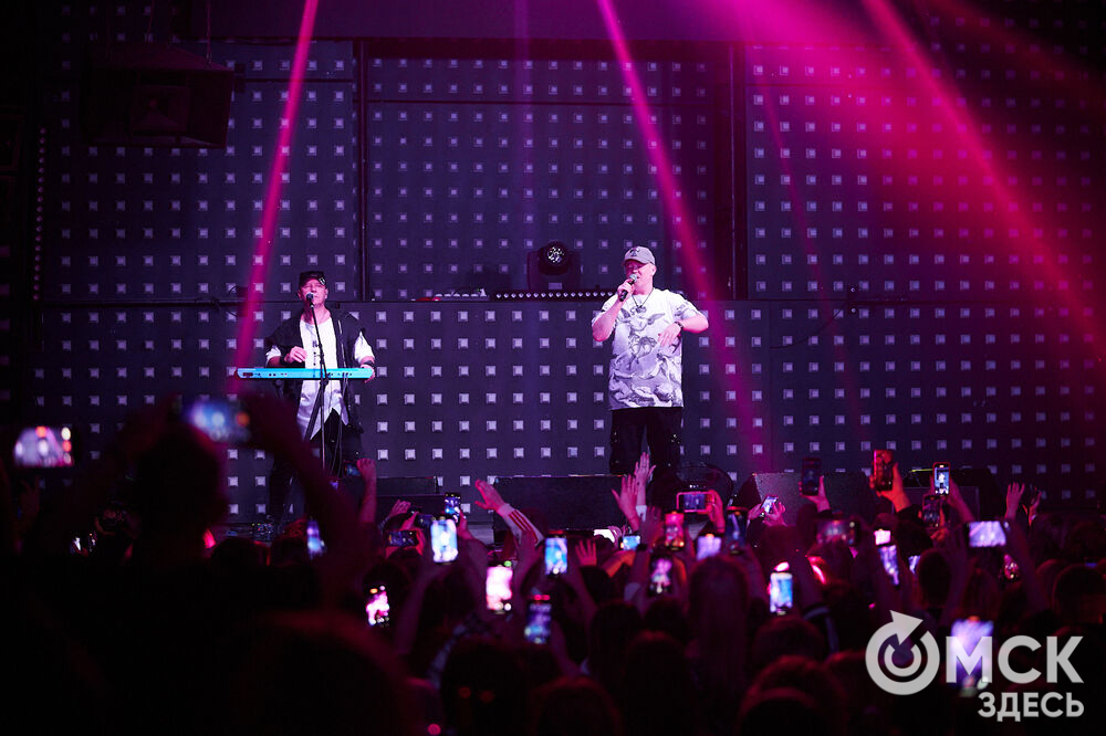 В Омске выступила культовая группа нулевых - "Фактор 2". Фото: Илья Петров