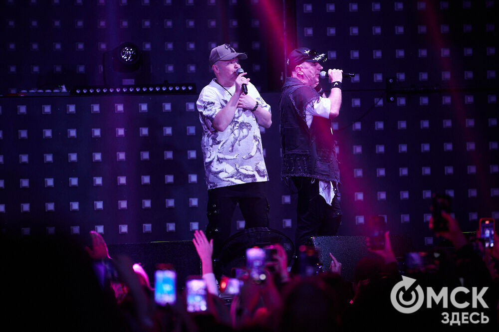 В Омске выступила культовая группа нулевых - "Фактор 2". Фото: Илья Петров