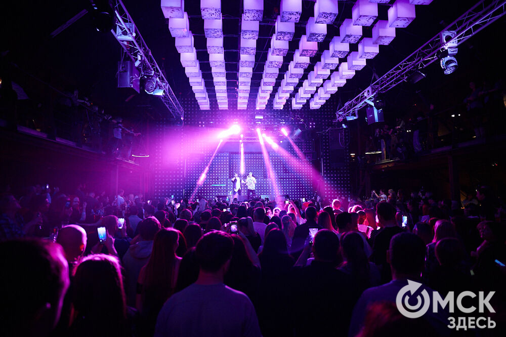 В Омске выступила культовая группа нулевых - "Фактор 2". Фото: Илья Петров