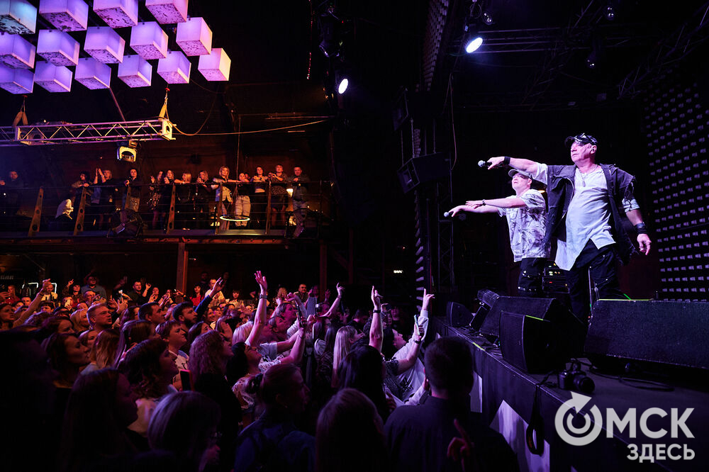 В Омске выступила культовая группа нулевых - "Фактор 2". Фото: Илья Петров