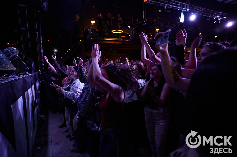 В Омске выступила культовая группа нулевых - "Фактор 2". Фото: Илья Петров