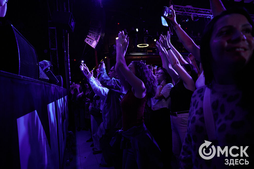 В Омске выступила культовая группа нулевых - "Фактор 2". Фото: Илья Петров