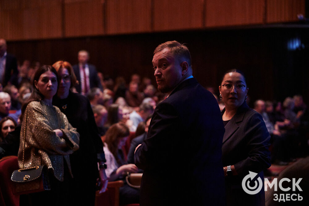 В Омск с легендарным спектаклем "12" приехал Никита Михалков. Фото: Илья Петров