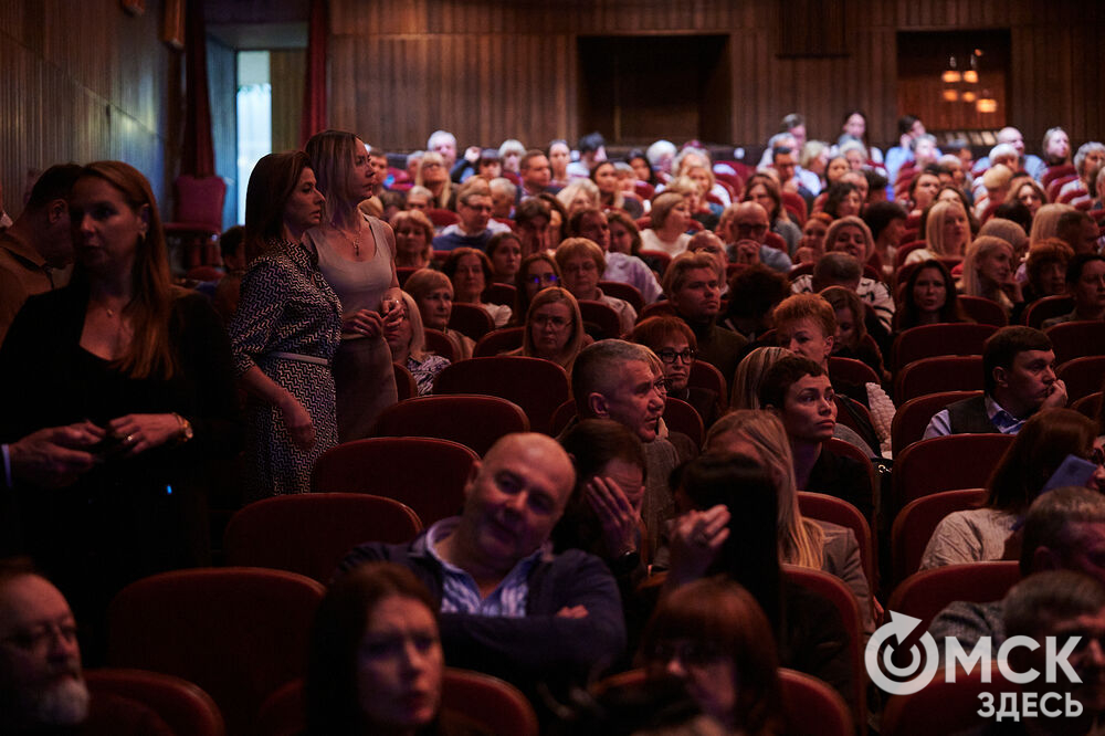 В Омск с легендарным спектаклем "12" приехал Никита Михалков. Фото: Илья Петров