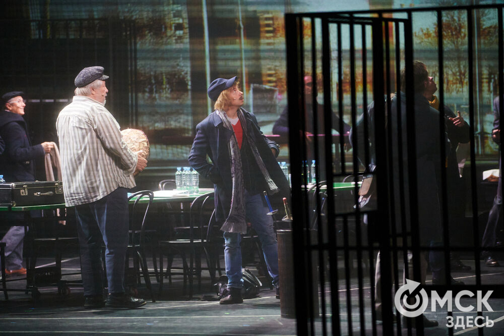 В Омск с легендарным спектаклем "12" приехал Никита Михалков. Фото: Илья Петров