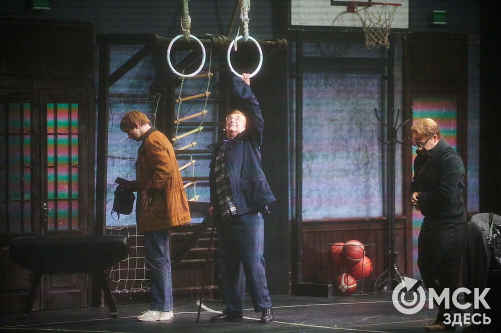 В Омск с легендарным спектаклем "12" приехал Никита Михалков. Фото: Илья Петров