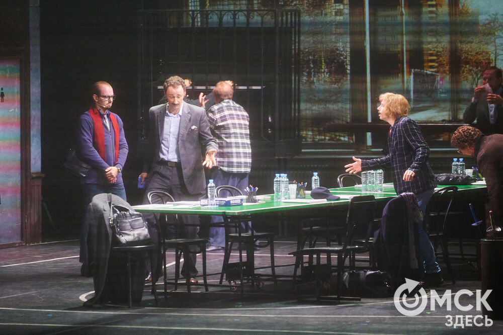 В Омск с легендарным спектаклем "12" приехал Никита Михалков. Фото: Илья Петров
