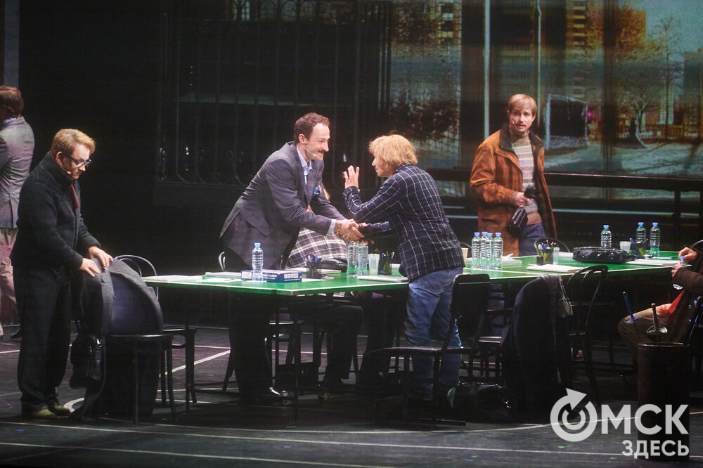 В Омск с легендарным спектаклем "12" приехал Никита Михалков. Фото: Илья Петров