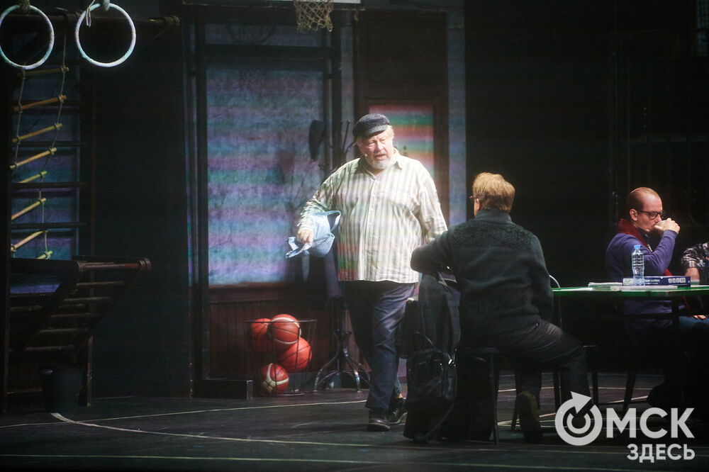 В Омск с легендарным спектаклем "12" приехал Никита Михалков. Фото: Илья Петров