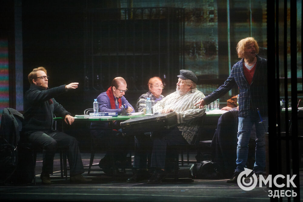 В Омск с легендарным спектаклем "12" приехал Никита Михалков. Фото: Илья Петров