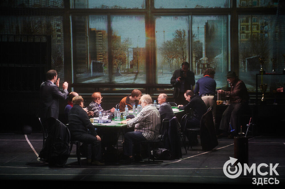 В Омск с легендарным спектаклем "12" приехал Никита Михалков. Фото: Илья Петров
