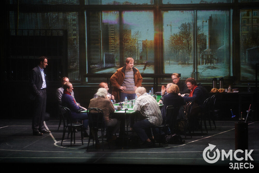 В Омск с легендарным спектаклем "12" приехал Никита Михалков. Фото: Илья Петров