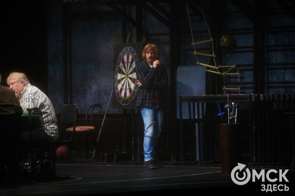 В Омск с легендарным спектаклем "12" приехал Никита Михалков. Фото: Илья Петров