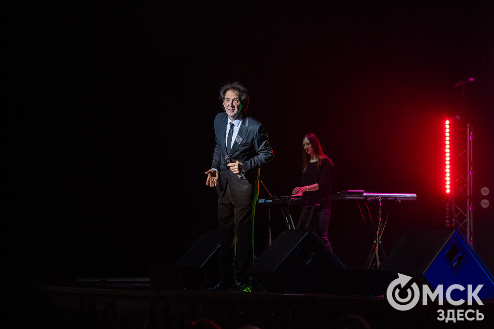 В Омской филармонии состоялся большой концерт Кая Метова. Фото: Елизавета Медведева