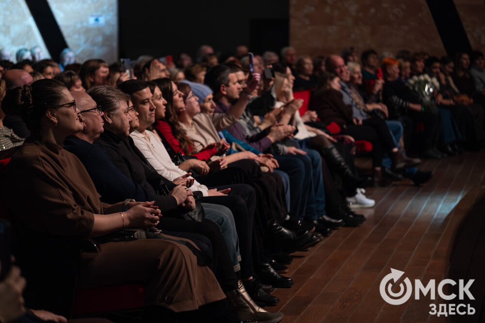 В Омской филармонии состоялся большой концерт Кая Метова. Фото: Елизавета Медведева