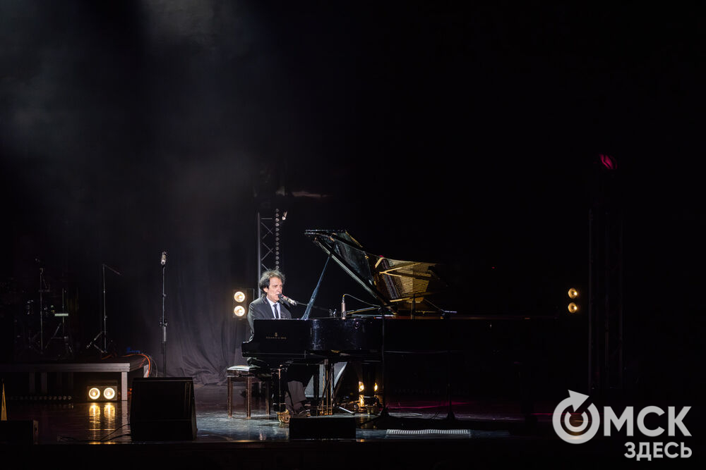 В Омской филармонии состоялся большой концерт Кая Метова. Фото: Елизавета Медведева