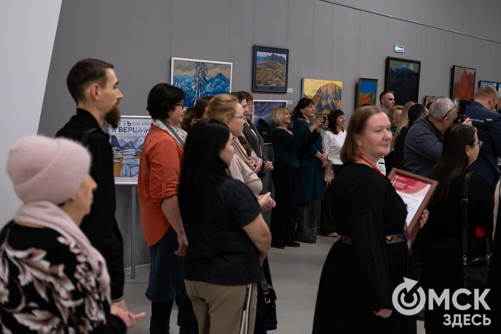 Дизайнеры, ремесленники, художники и мастера народных художественных промыслов представили результат работы с темой актуализации сибирской традиционной культуры. Фото: Елизавета Медведева