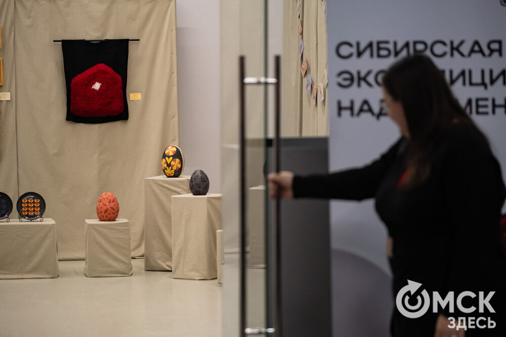 Дизайнеры, ремесленники, художники и мастера народных художественных промыслов представили результат работы с темой актуализации сибирской традиционной культуры. Фото: Елизавета Медведева