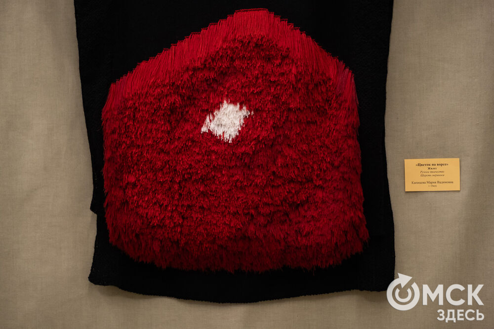 Дизайнеры, ремесленники, художники и мастера народных художественных промыслов представили результат работы с темой актуализации сибирской традиционной культуры. Фото: Елизавета Медведева